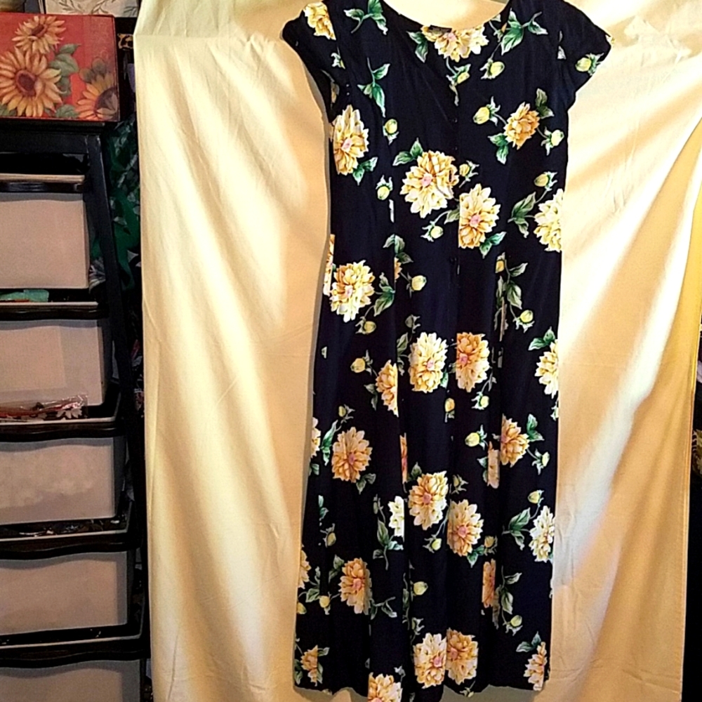 Her style black with yellow flowers button down dress size med.